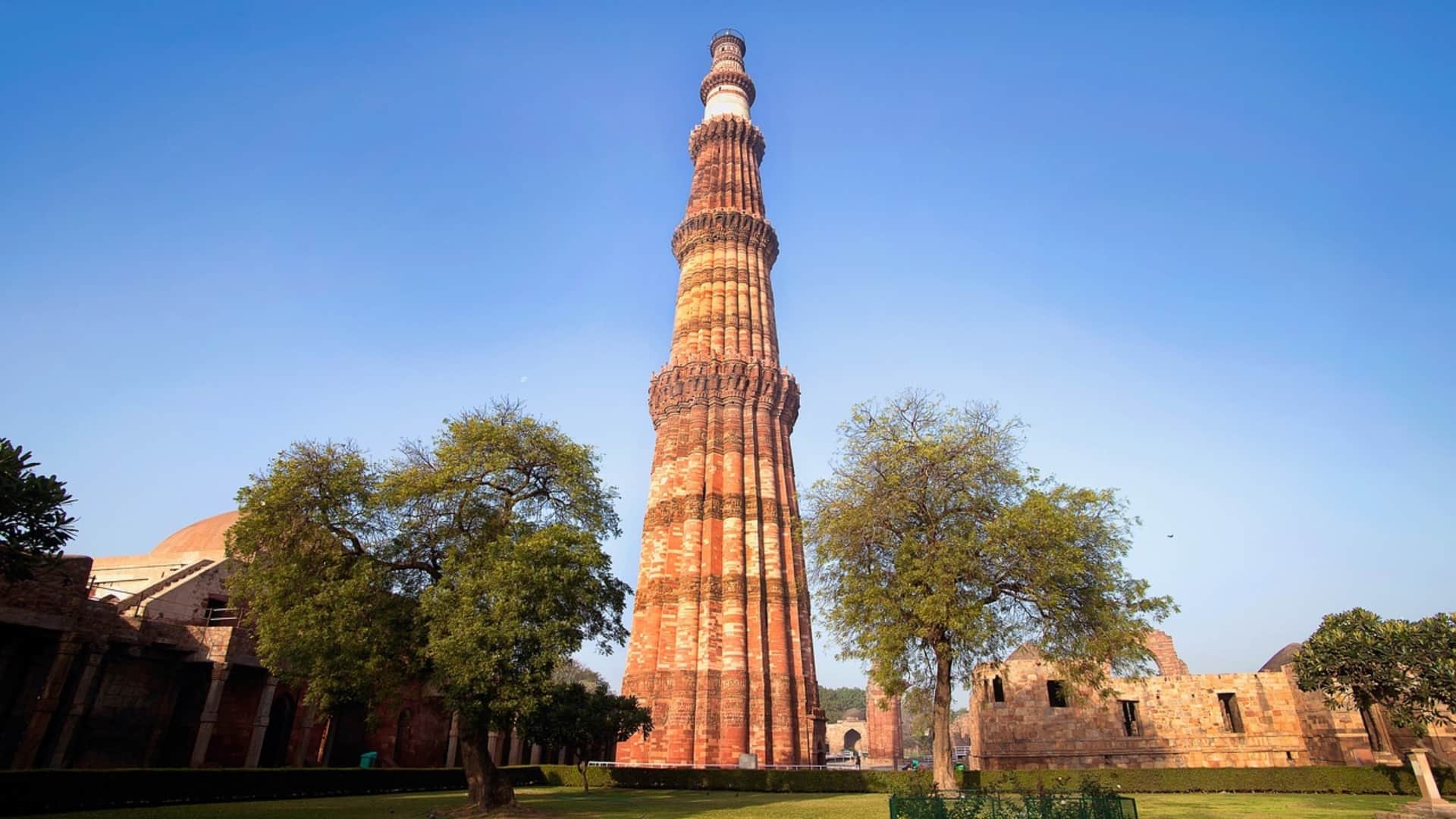 Buildings that Mughals build in India including Tajmahal, Kutub minar and Red Fort check list here