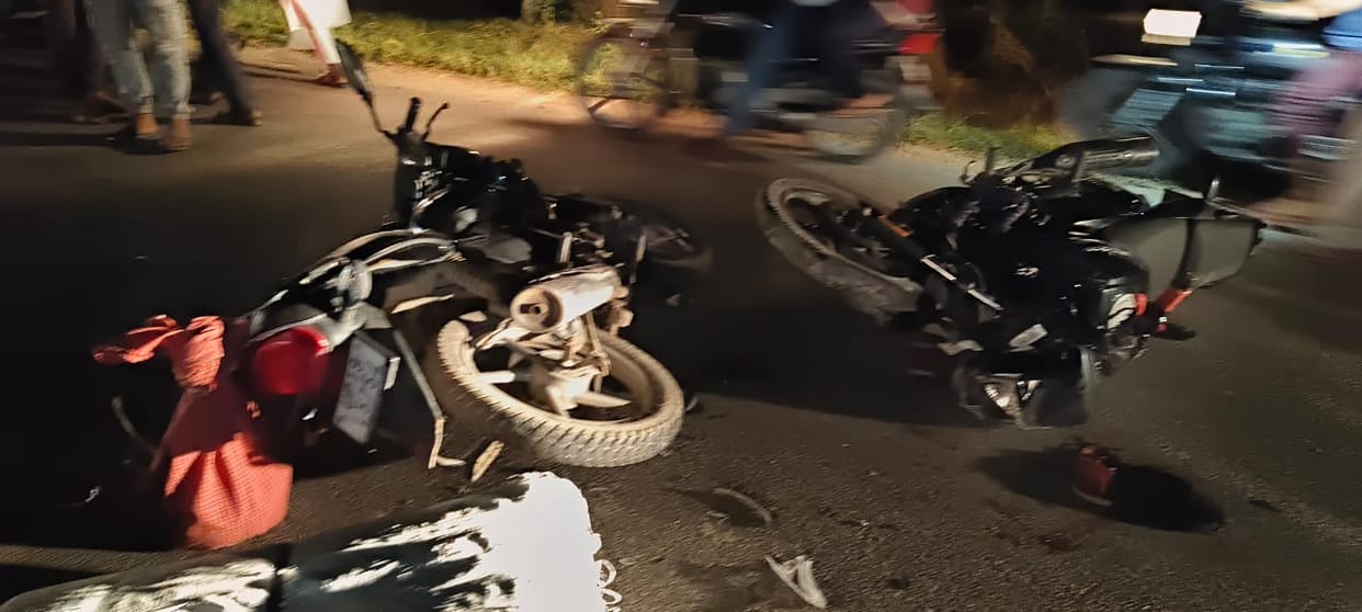 Hardoi Road Accident, Heavy collision between bikes, two dead and six injured including three children