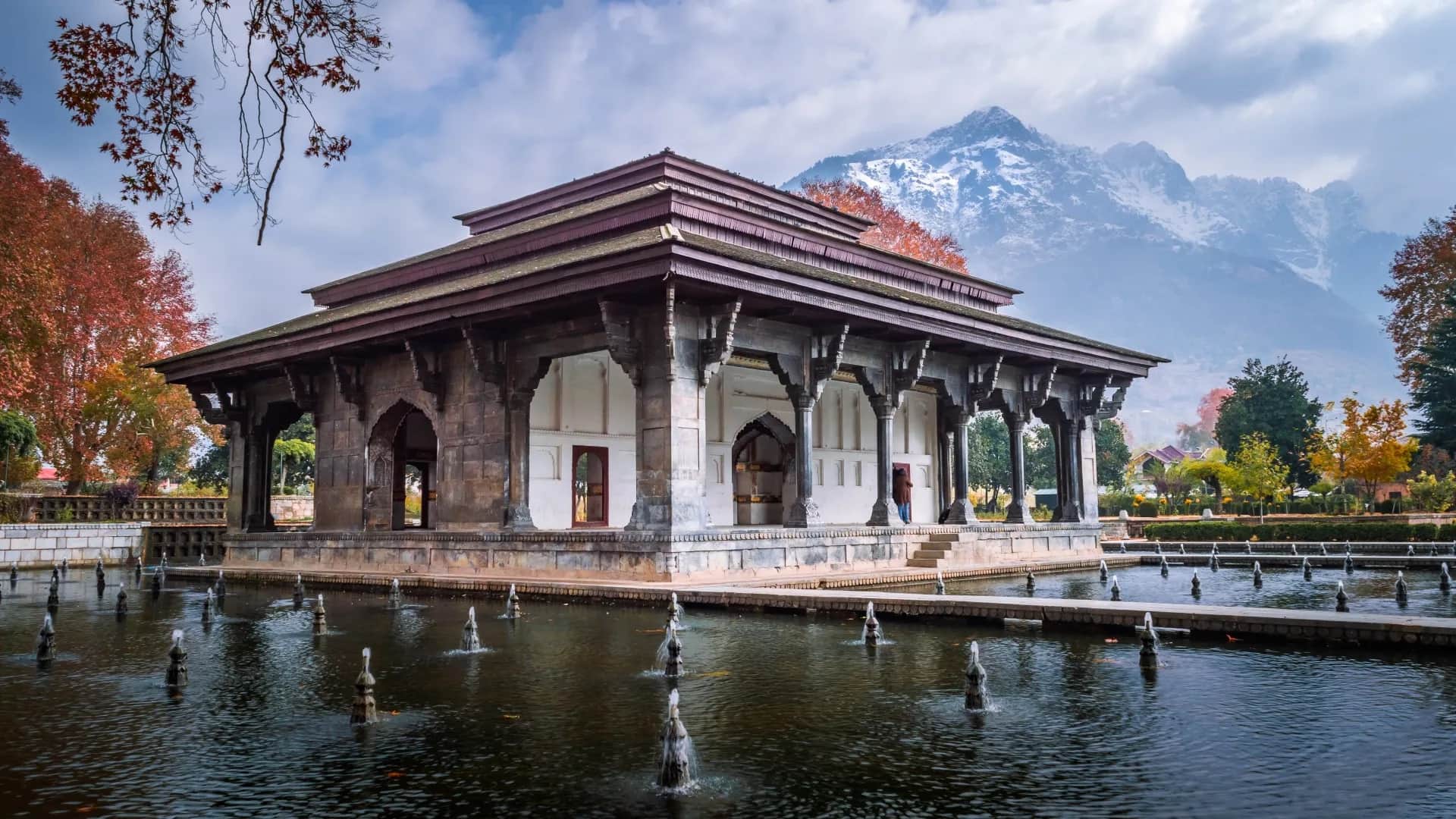Buildings that Mughals build in India including Tajmahal, Kutub minar and Red Fort check list here