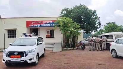 थाना शाहपुर में मामला दर्ज किया गया।