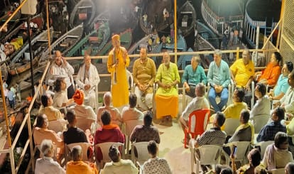 Dev Deepawali 2023 date confusion Devotees will get stuck in tussle of Kashi Vidvat Parishad and Ganga Aarti C