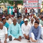 सीएमओ कार्यालय पर जारी आंदोलन।