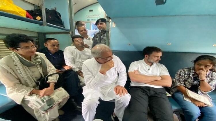 राहुल गांधी ने ट्रेन से किया सफर: स्लीपर कोच में बिलासपुर से रायपुर पहुंचे, यात्रियों से जानी उनकी समस्याएं