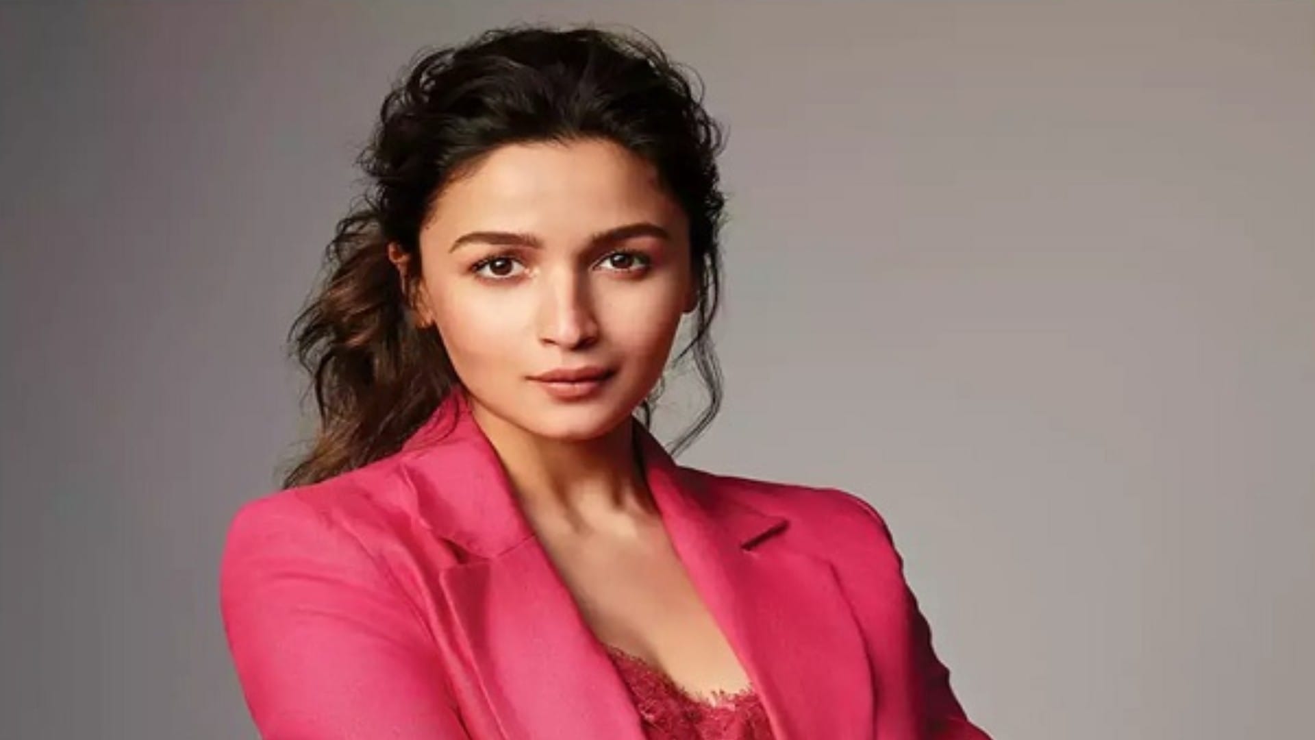 SRK at number one in UK Newspaper top 50 Asian celebrities Alia Bhatt Priyanka Chopra found this position