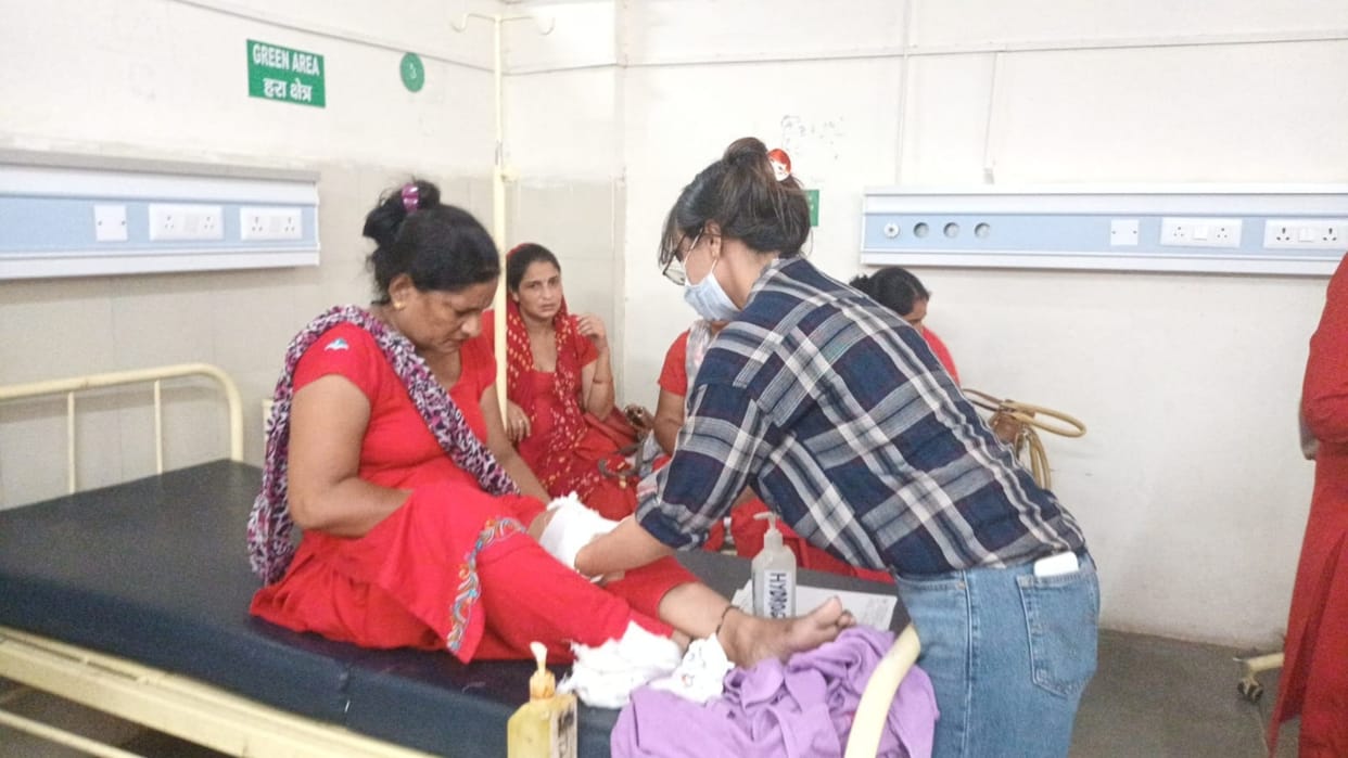 Asha workers did Jail Bharo movement: Tyre of roadways bus burst while being arrested