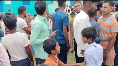 Bihar News: School van overturns due to steering failure in Bettiah; 11 children injured