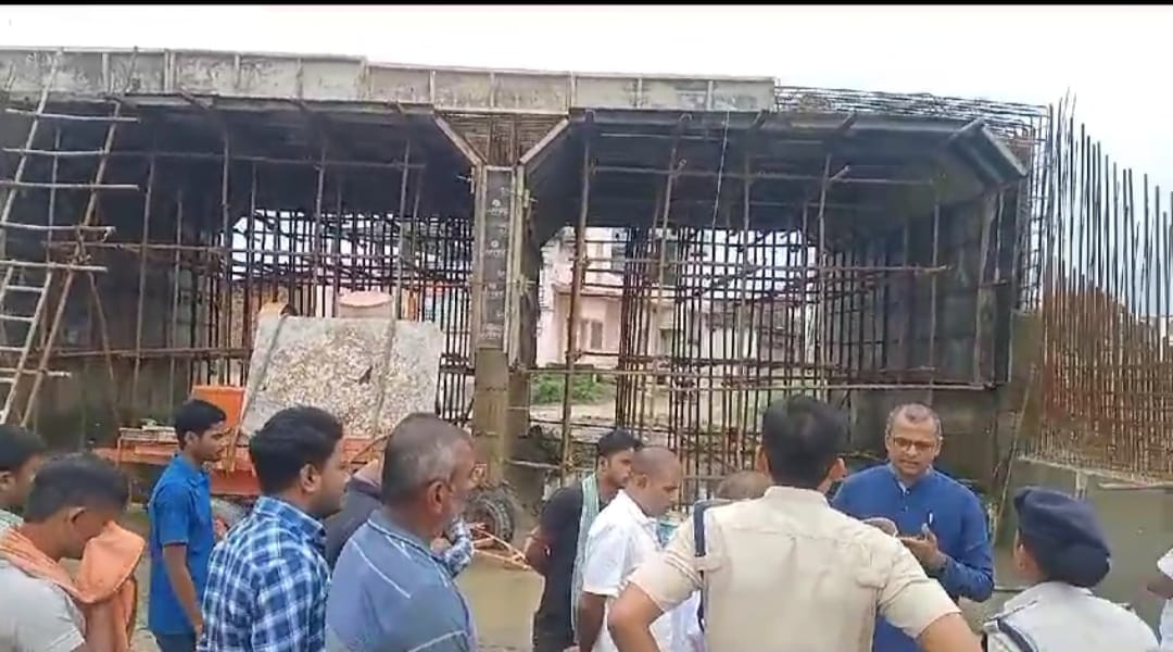 Bihar News : Villagers Stopped the construction of the railway line in Darbhanga.