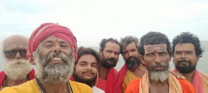 वरिष्ठ साहित्यकार मणिकांत झा के साथ सद्भावना यात्रा समिति का जत्था