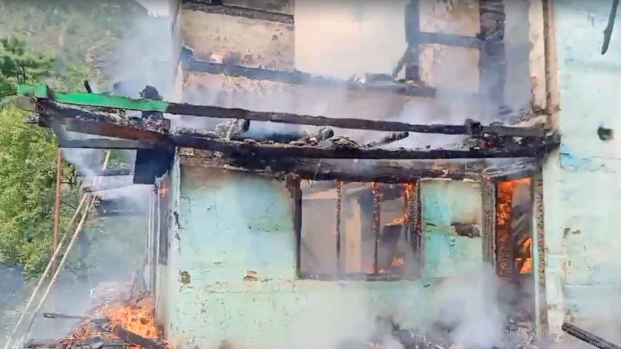 Kullu:  house burnt to ashes in Sandha village of Banjar, loss of Rs 30 lakh