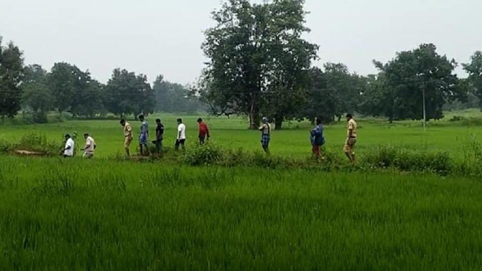 Youth dies due to lightning Rampal was standing under tree save himself from rain in Korba