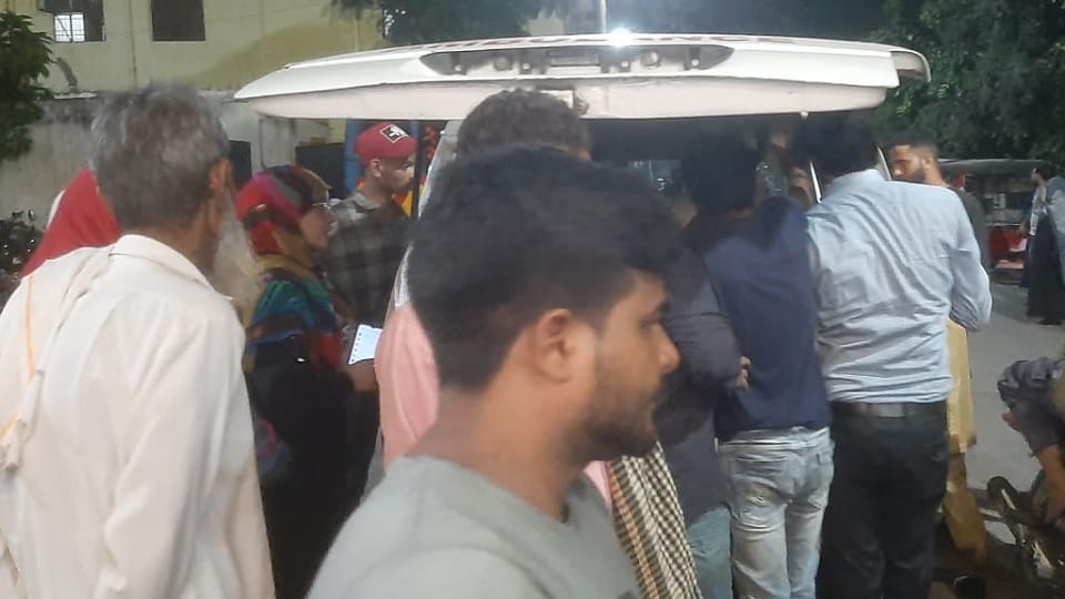Uncontrolled tractor trolley overturned in Dharampur Kalan village of Bilari Kotwali