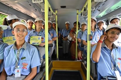 India's First Hydrogen Bus: देश की पहली ग्रीन हाइड्रोजन फ्यूल सेल बस लॉन्च, हरदीप सिंह पुरी ने दिखाई हरी झंडी Union Petroleum Minister Hardeep Singh Puri launches India's First Hydrogen Bus in delhi