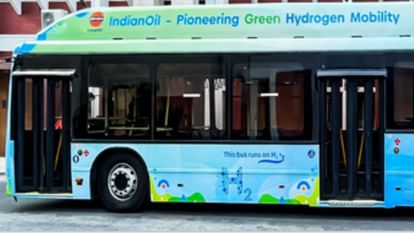 India's First Hydrogen Bus: देश की पहली ग्रीन हाइड्रोजन फ्यूल सेल बस लॉन्च, हरदीप सिंह पुरी ने दिखाई हरी झंडी Union Petroleum Minister Hardeep Singh Puri launches India's First Hydrogen Bus in delhi