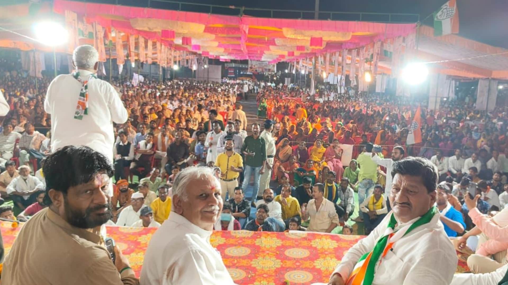 जन आक्रोश यात्रा में शामिल कांग्रेस के नेता