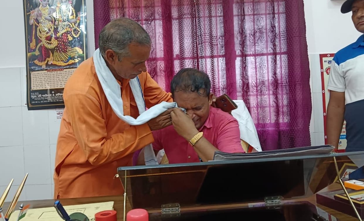 Sir's rebuke, tears flowed from the superintendent's eyes.
