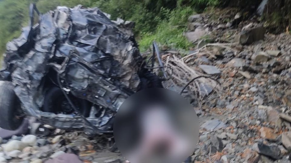 Delhi Yamunotri Highway Car fell into Yamuna river near Marod Band in Tehri two relatives died