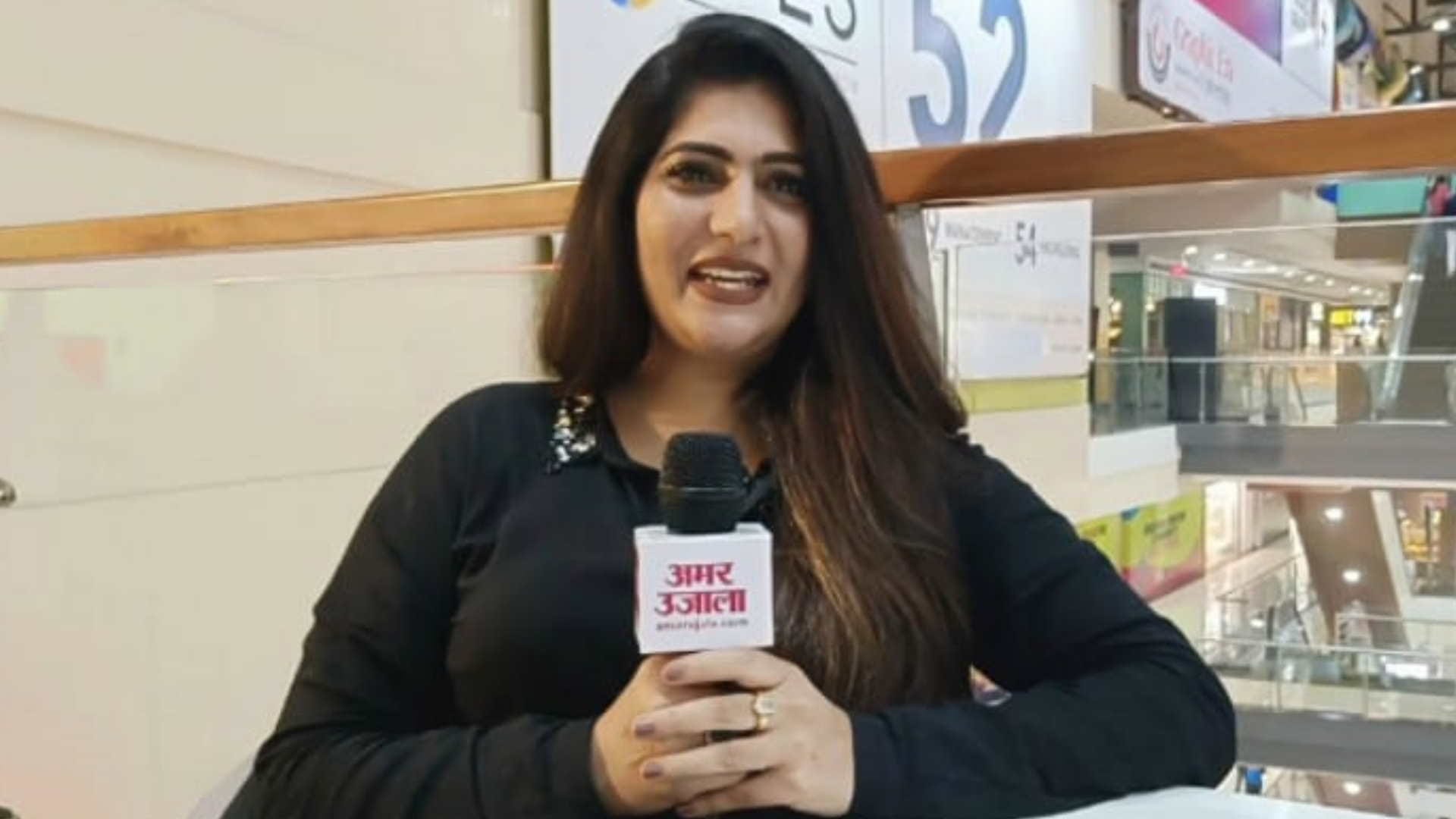 South famous actress Neha Saxena said- My mother is my father my friends and my boyfriend