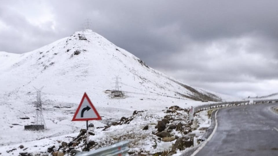 Rain and snowfall on high peaks in Jammu and Kashmir