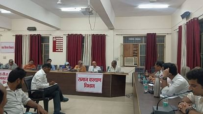 सीएम तक पहुंचा सत्संगियों का मामला: दो घंटे की बैठक के बाद पुलिस-प्रशासन की दो टूक...अवैध कब्जे होंगे ध्वस्त officers said illegal encroachments will be demolished after uproar between police and satsangis in Agra