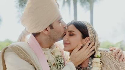 Parineeti Raghav Wedding Pics: एक-दूजे के हुए राघव-परिणीति, शादी की पहली तस्वीरें देख नहीं हटेगी आपकी नजर Parineeti Chopra Raghav Chadha wedding Photos couple looked beautiful in white Marriage dress see viral pics