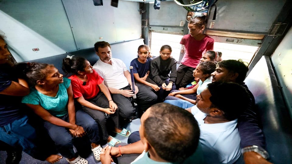 Cong leader Rahul Gandhi boards train for Raipur