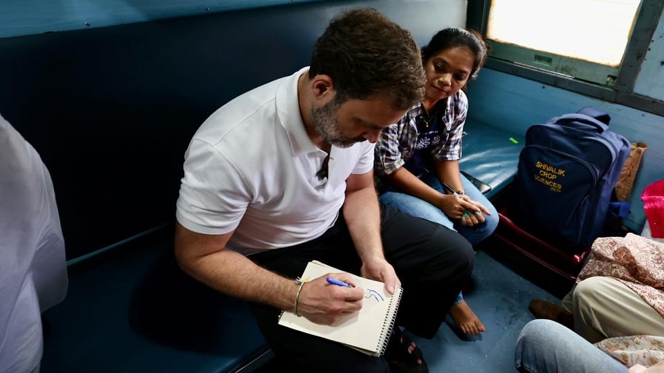 Cong leader Rahul Gandhi boards train for Raipur