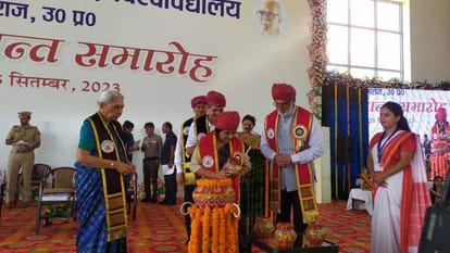 Rajju Bhaiya State University: Governor Anandi Ben awarded medals to the meritorious