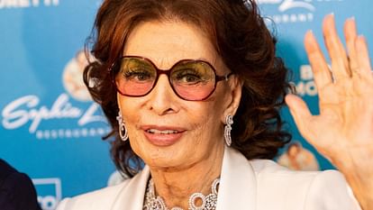 famous actress Sophia Loren Fall At Home Undergoes Surgery for Fractures