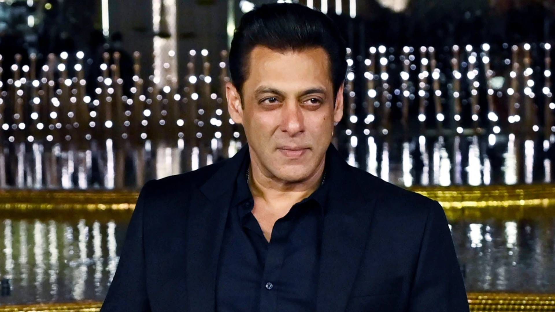 Bollywood Celebrities who are Unmarried Salman Khan Akshay Khanna Ameesha Patel Uday Chopra