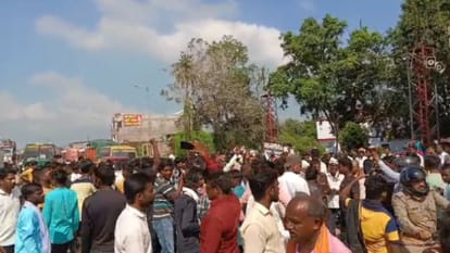 Villagers angry over beating of young man in police station, road blocked in front of police station