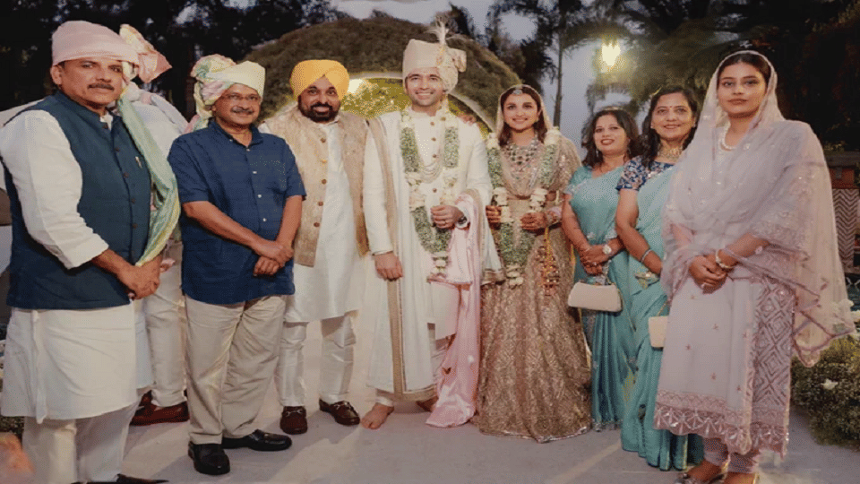 actor Parineeti Chopra welcome in Residence of AAP MP Raghav Chadha in Delhi after wedding