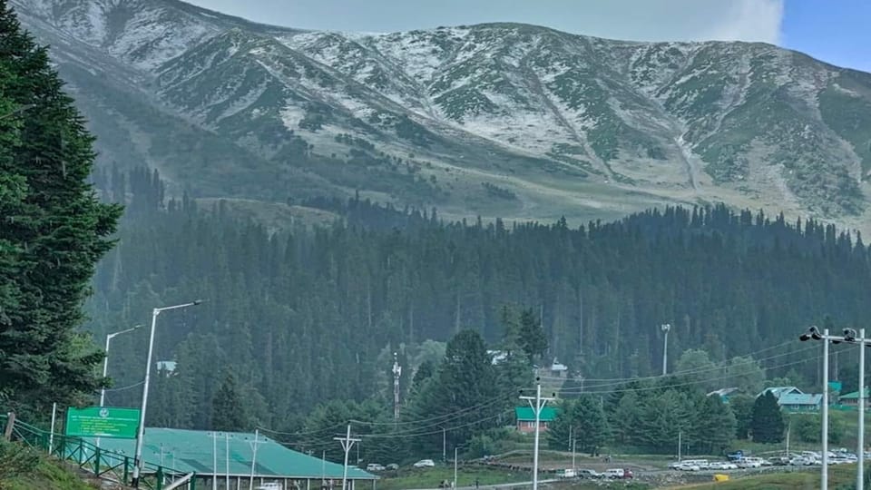 Kashmr First snowfall: Gulmarg and mughal road record seasons first snowfall