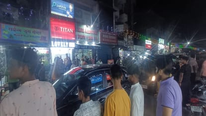 Roorkee News Two cars collided on highway fight between Both drivers and Ruckus
