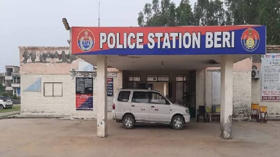 Jhajjar: Dispute between two parties regarding parking on Holi