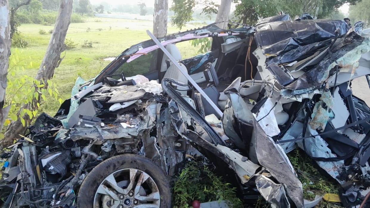 Shahdol Road Accident News: Innova Car Collides With A Tree On Shahdol Umaria Highway