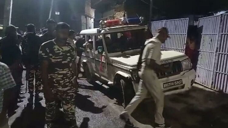 Bihar News : घर छोड़कर सब भागने लगे, टोका तो नहीं रुके; पुलिस ने गेट तोड़ा तो अंदर का हाल देख दंग रह गई
