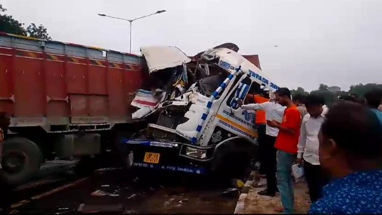 Three died in an accident in jagdishpur thana in Amethi.