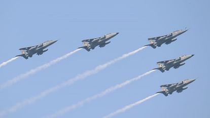 Air Show: स्टैंडर्ड हाइट पर पक्षियों की कमी के कारण एयर शो के लिए चुना भोपाल, फोर्स ने किया था पहले सर्वे Air Show Due to lack of birds at standard height Bhopal was chosen for air show force had done survey