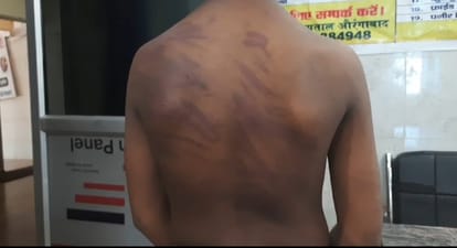 Bihar News : निजी कोचिंग में सवाल पूछने पर भड़के शिक्षक; हंटर से पीट-पीट कर किया अधमरा, अब शिक्षक हैं फरार Bihar News: Teacher beats up student for asking questions in private coaching.kk Pathak