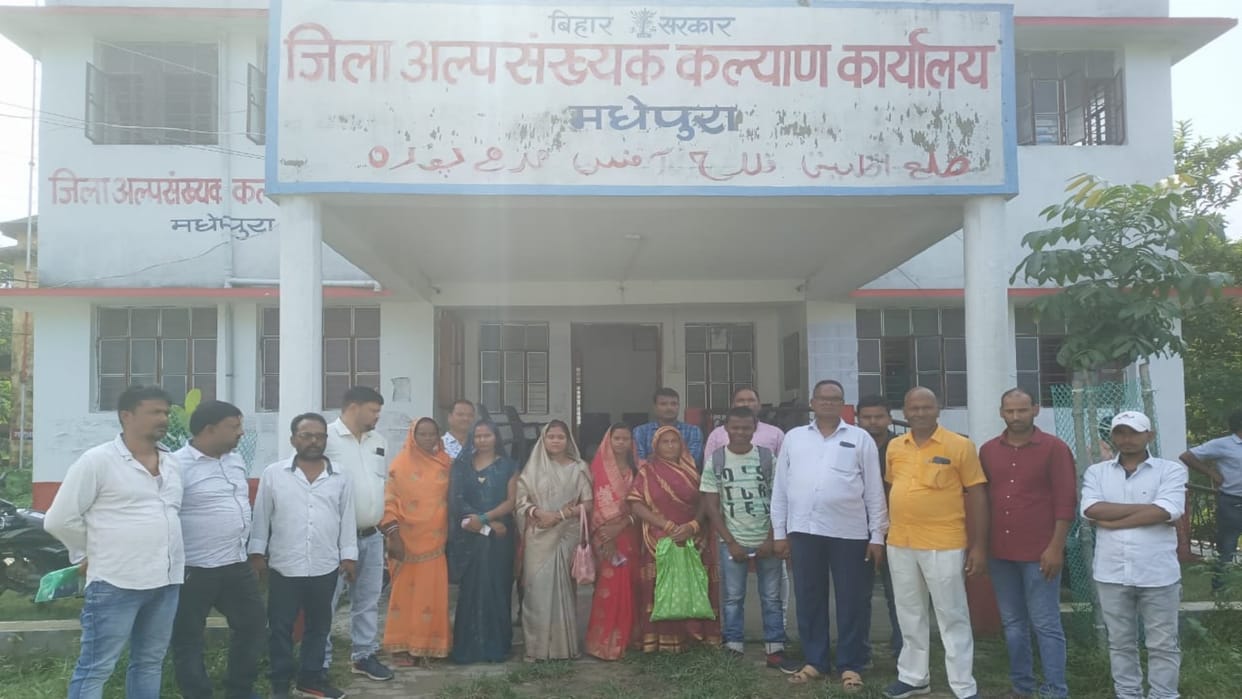 Bihariganj Nagar Panchayat all ward councilors accused Chief Councilor and Executive Officer of arbitrariness