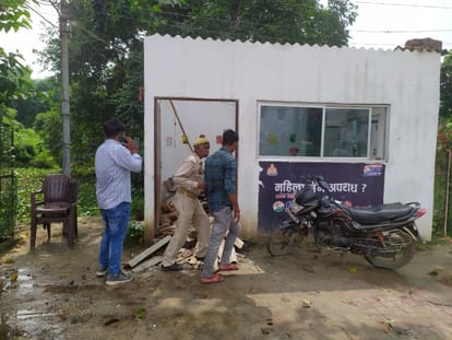 Chitaipur police station Varanasi: Roof of women's helpdesk suddenly collapsed due to heavy rain, three people