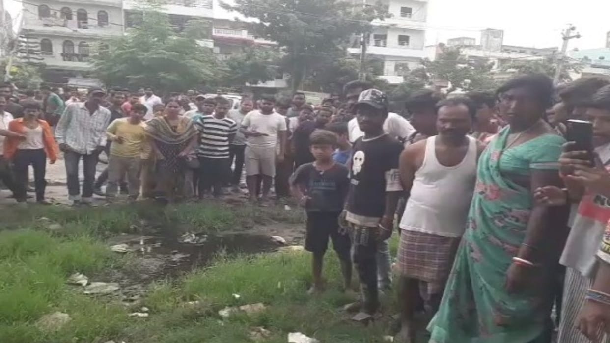 Dead body of young man found on garbage heap in Agamkuan police station area of Patna, could not be identified