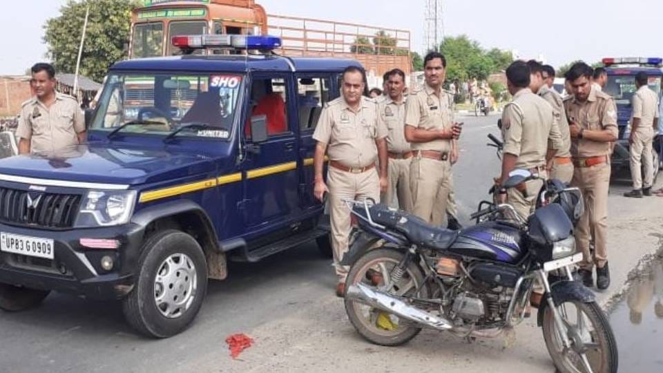 Mother and wife died in truck collision in Firozabad while condition of son critical