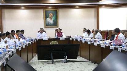 Bhopal: इंदौर में इंफोसिस से 50 एकड़ जमीन वापस लेगी सरकार, अगले सप्ताह मीडिया सेंटर का भूमि पूजन करेंगे सीएम Bhopal: Government will take back 50 acres of land from Infosys in Indore