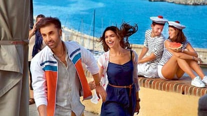 bollywood songs shot in foreign countries before hrithik Deepika Fighter Besharam Rang ude Dil Befikre