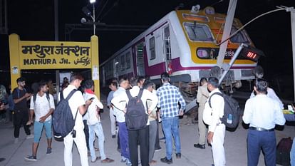 EMU train coming from shakoorbasti left track in Mathura junction and climbed on platform