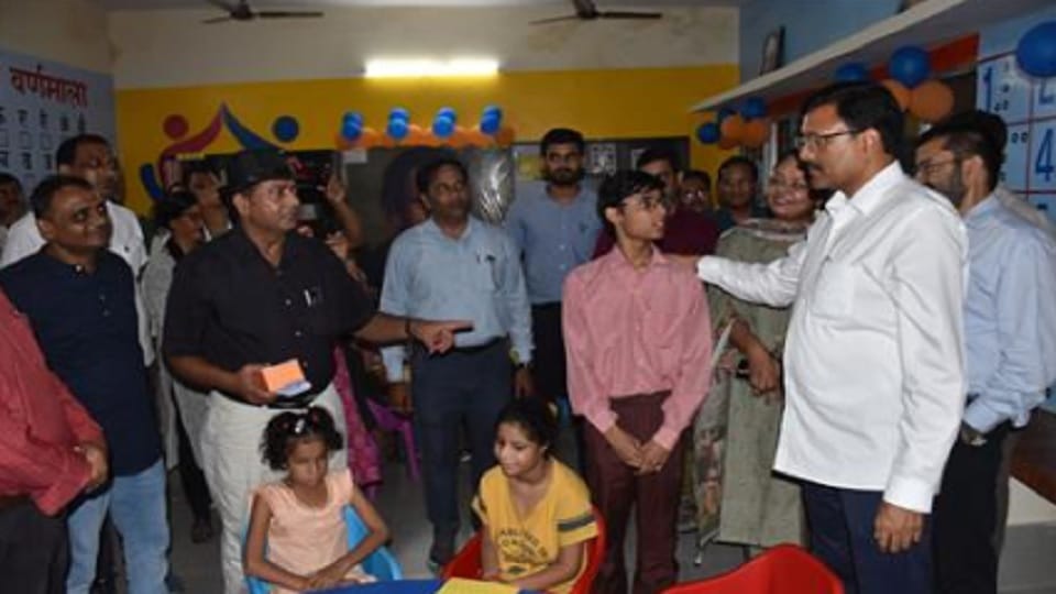 Divisional Commissioner Sir. I will increase the fame of my parents by becoming an IPS