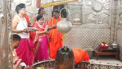 MP Election: टिकट मिलने के बाद कैलाश विजवर्गीय महाकाल की शरण में, बोले- 100 नेता 230 को जिताने का काम करेंगे MP Election After getting ticket Kailash Vijvargiya took refuge in Mahakal says 100 leaders will work to make