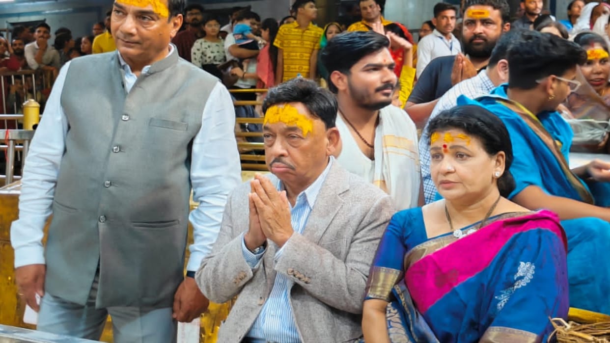 MP News Union Minister Narayan Rane reached shelter of Baba Mahakal worshiped with his wife in Nandi Hall