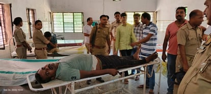 Bolero loaded with police overturned: Accident occurred on Purvanchal Expressway due to tire burst